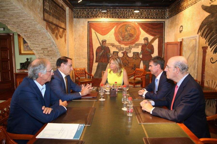 Imagen de la noticia La alcaldesa mantiene un encuentro con los presid…