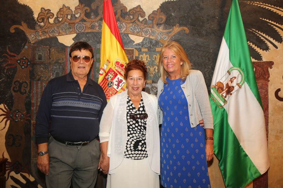 Imagen de la noticia La alcaldesa recibe a la artista María Teresa Sán…