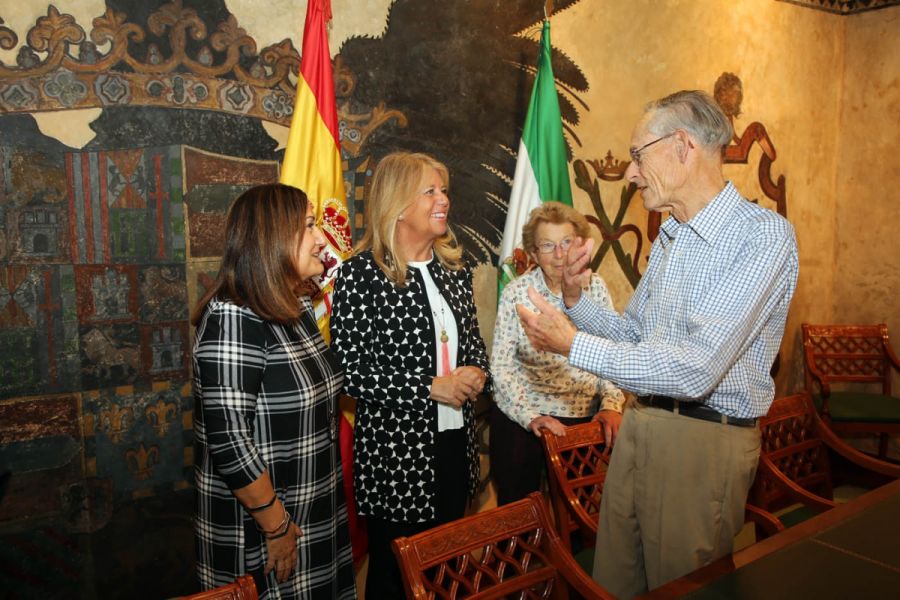 Imagen de la noticia La alcaldesa destaca la trayectoria del historiad…
