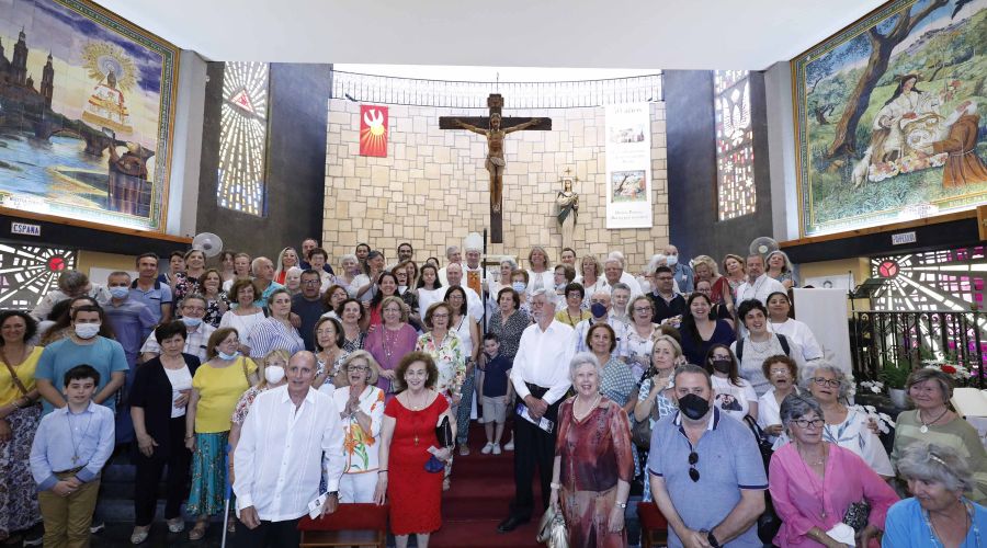 La alcaldesa asiste a la misa de clausura del año jubilar con motivo de la celebración del 50 aniversario de la parroquia de la Divina Pastora