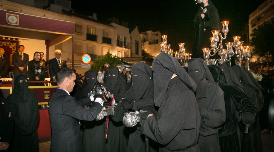 El Yacente y la Soledad emocionan el Viernes Santo en Marbella