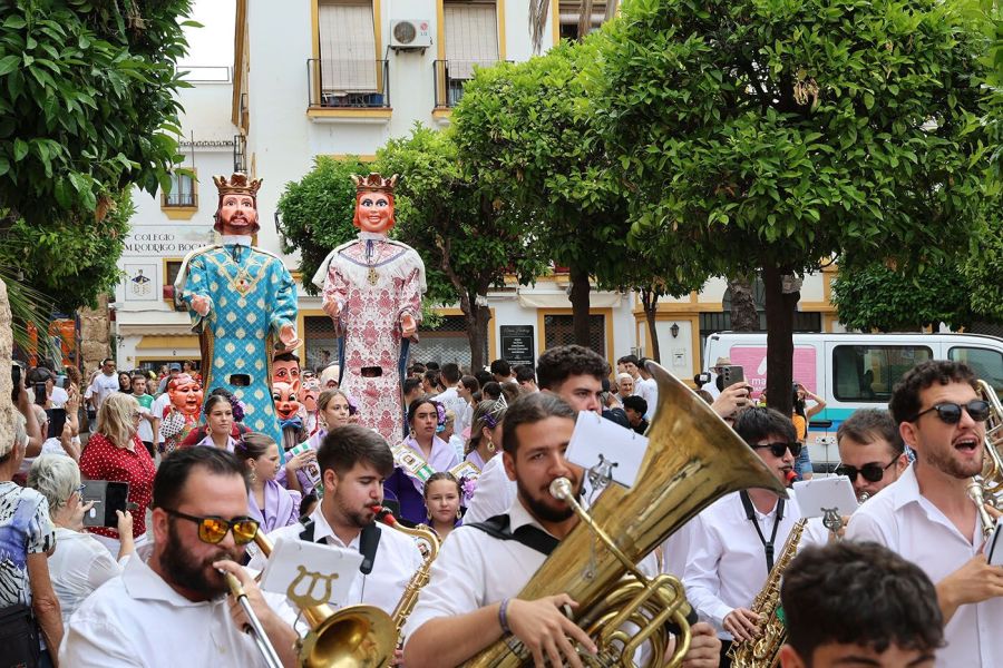 Imagen de la noticia El Pendón de Marbella luce en la delegación de Fi…