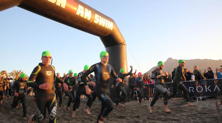 La alcaldesa destaca “el impacto promocional” del Ironman 70.3 y subraya “la importancia del binomio turismo y deporte para Marbella”
