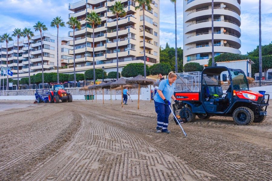 Imagen de la noticia Marbella refuerza el mantenimiento de las playas…
