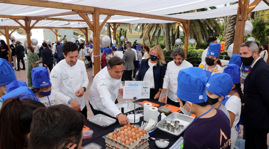 La alcaldesa destaca la importancia de que alta gastronomía y solidaridad vuelvan a citarse en Marbella para la celebración de ‘Chefs For Children’, donde participan 29 chefs con estrellas Michelin y 150 escolares de la ciudad