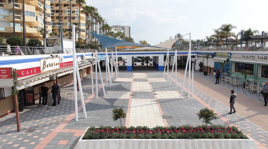 El Ayuntamiento da un paso más en la puesta en valor del Puerto Deportivo y su integración en la ciudad con la creación de una plaza