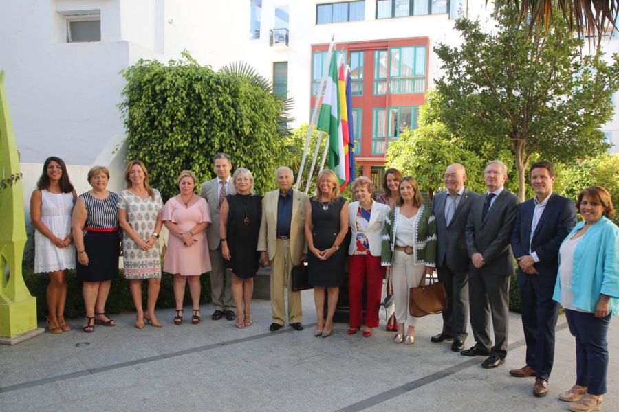 Imagen de la noticia El Ayuntamiento aborda con el cuerpo consular la…