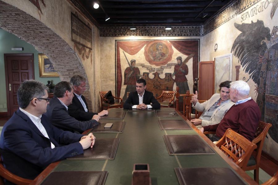 Imagen de la noticia El Ayuntamiento mantiene un encuentro con la Liga…