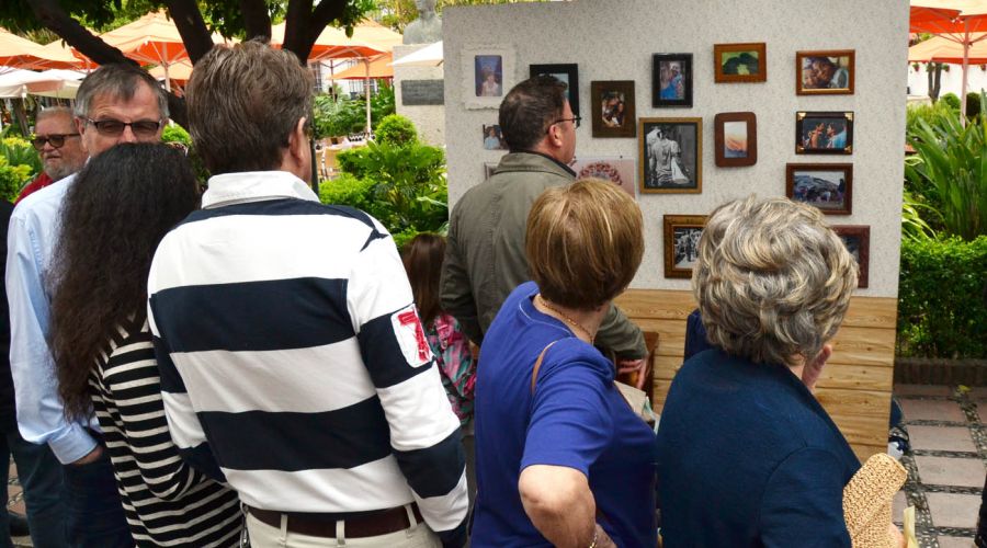 La Plaza de Los Naranjos acoge la lectura de un manifiesto por el Día de la Visibilidad Lésbica