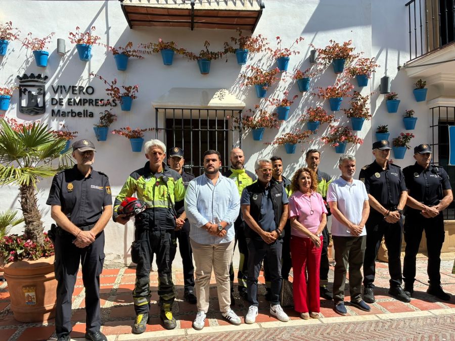 Imagen de la noticia El Ayuntamiento guarda un minuto de silencio en r…