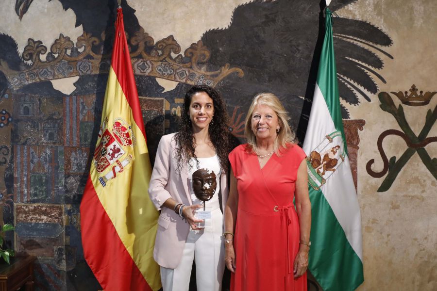 Imagen de la noticia La alcaldesa destaca el “talento” de la investiga…