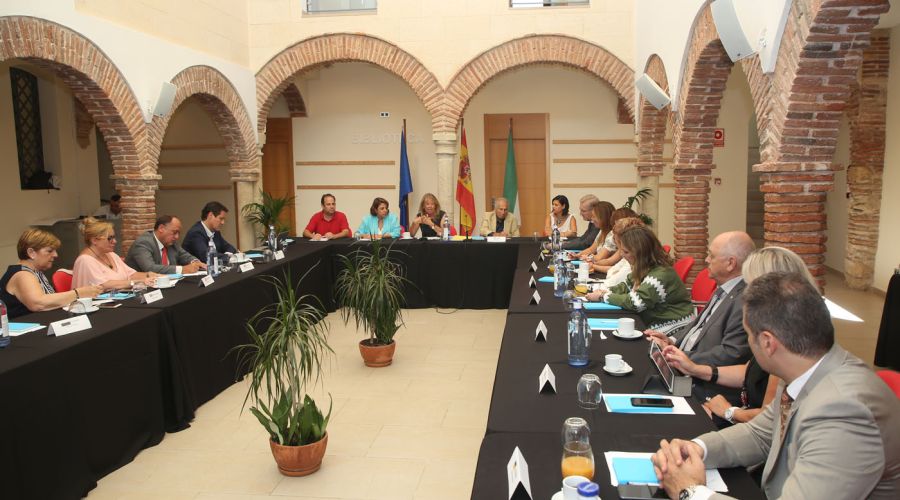 El Ayuntamiento aborda con el cuerpo consular la importancia del empadronamiento de los residentes extranjeros para la mejora de los servicios públicos