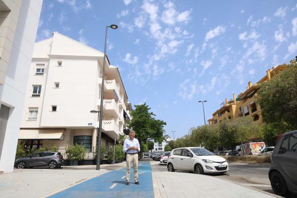 San Pedro Alcántara culmina la renovación del alumbrado de cuatro viales de la zona sur con la instalación de 39 nuevas farolas tipo LED