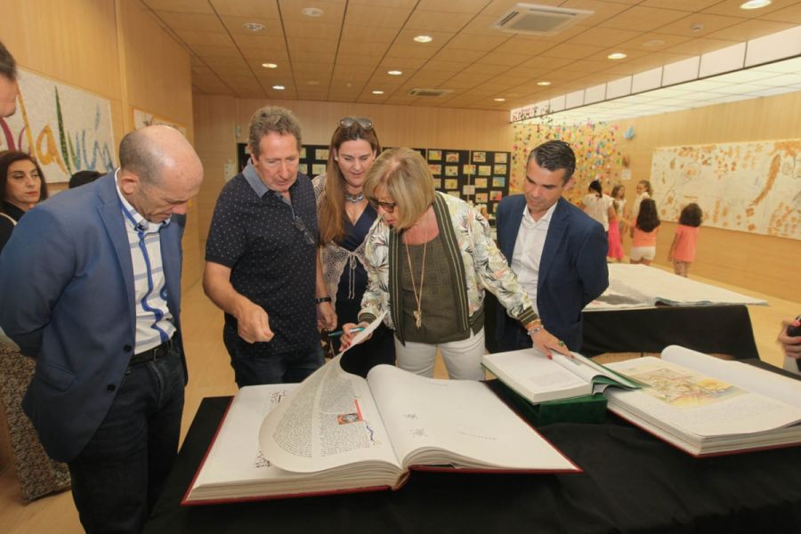 Imagen de la noticia El alcalde y la consejera de Educación respaldan…