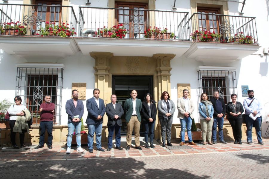 Imagen de la noticia La Corporación municipal guarda un minuto de sile…