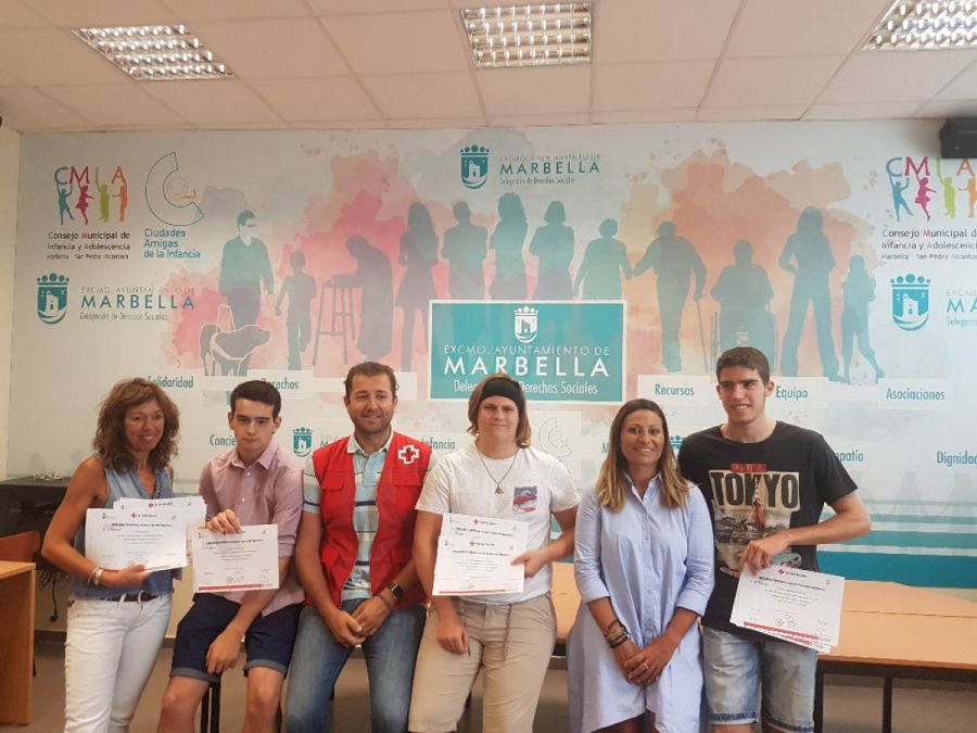 Imagen de la noticia Entregados los diplomas de los cursos de Primeros…