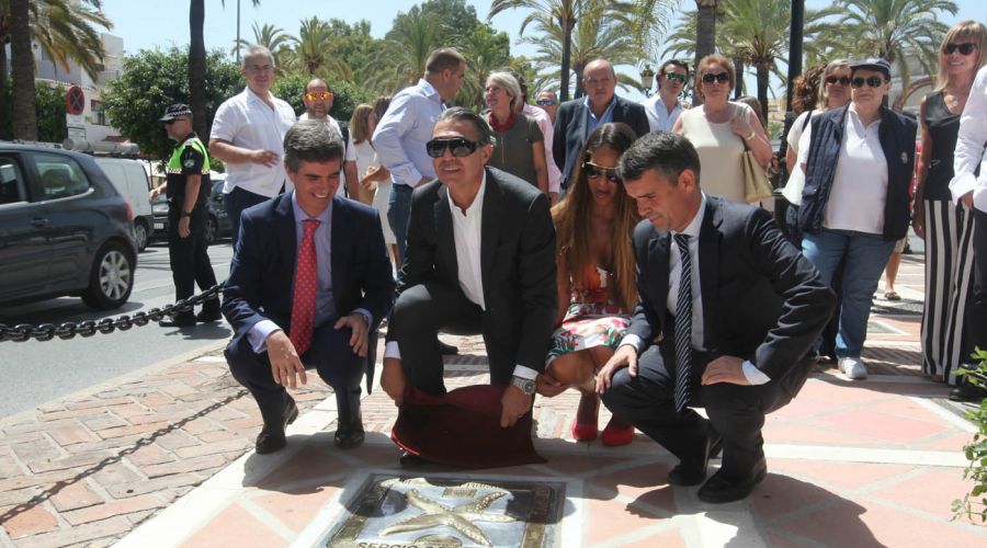 Marbella rinde homenaje a Sergio Scariolo con una estrella en el Bulevar de la Fama de Puerto Banús