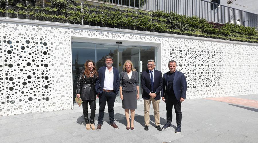 San Pedro Alcántara estrena una nueva oficina de Turismo de 300 metros cuadrados y un moderno diseño junto al Bulevar