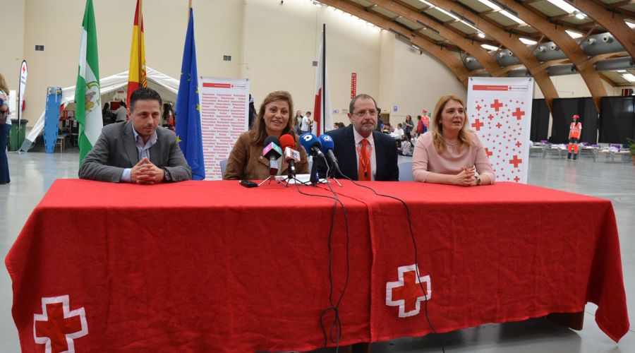Cruz Roja muestra a la ciudadanía sus medios para atender situaciones de emergencia en unas jornadas de puertas abiertas