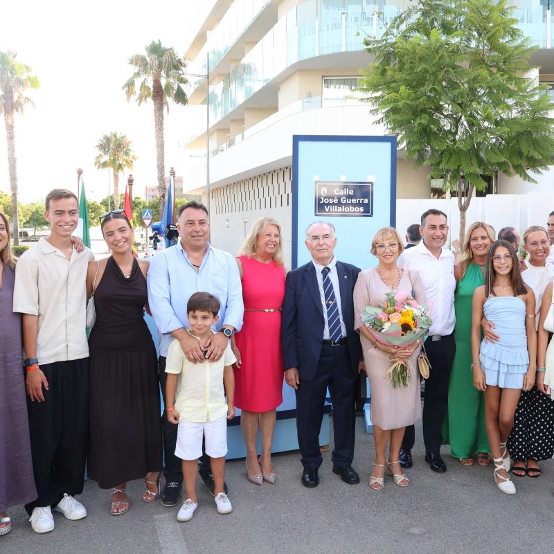 El Ayuntamiento dedica una calle a José Guerra Villalobos en reconocimiento a su trayectoria solidaria y su compromiso con San Pedro Alcántara