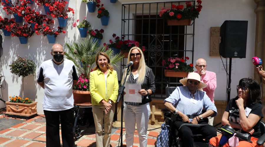 Marbella se suma a la celebración de Día Mundial de la Esclerosis Múltiple con la lectura de un manifiesto reivindicativo