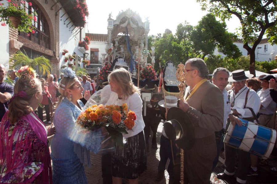 Imagen de la noticia La alcaldesa realiza una ofrenda floral a la Herm…