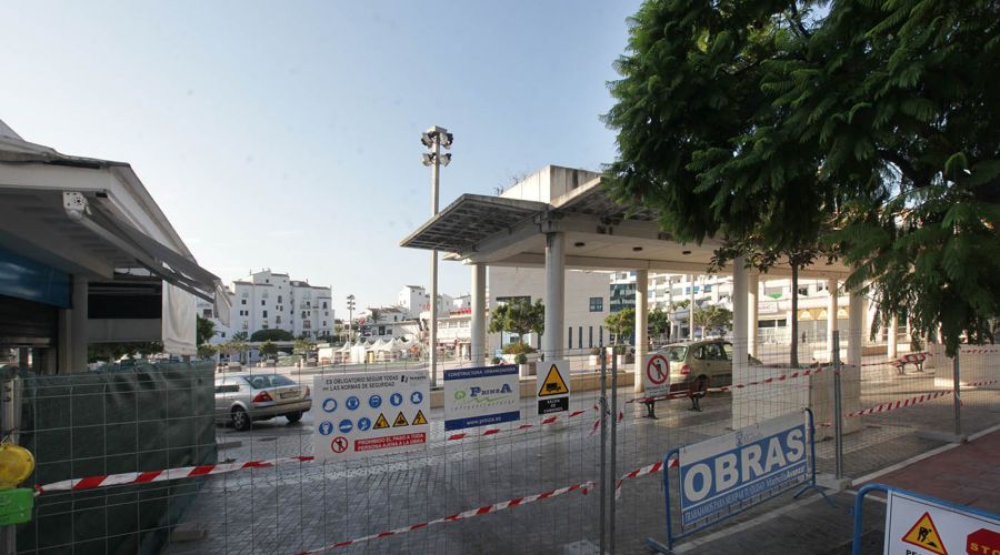 El Ayuntamiento emprende los trabajos de remodelación en la plaza Antonio Banderas de Puerto Banús