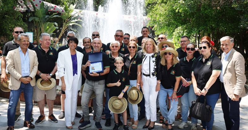 Marbella inaugura la Feria de Día con un homenaje a la Peña Los Mentirosos y la apertura de más de una veintena de barras instaladas en el Paseo de l…