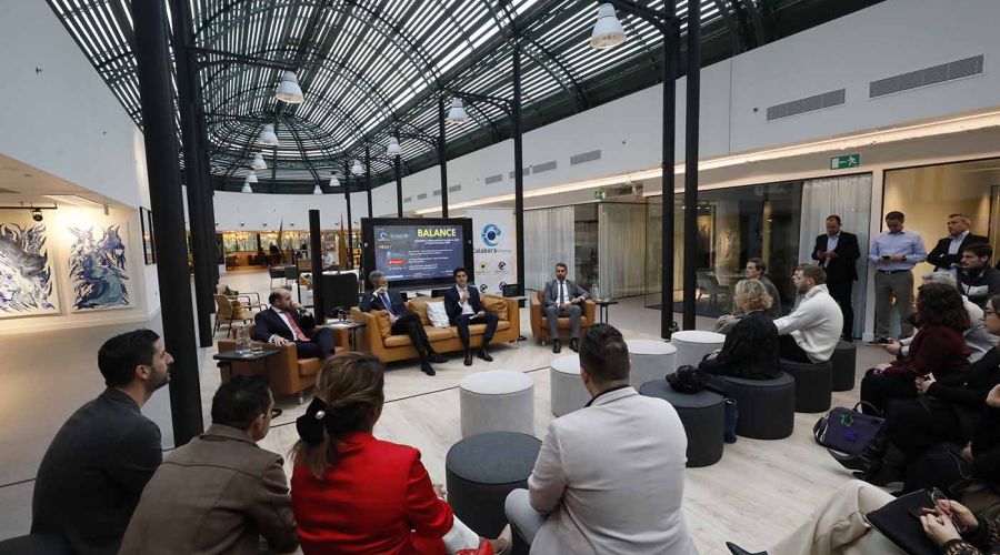 Marbella exhibe su fortaleza económica en un encuentro con expertos y profesionales de los sectores financiero, inmobiliario y empresarial