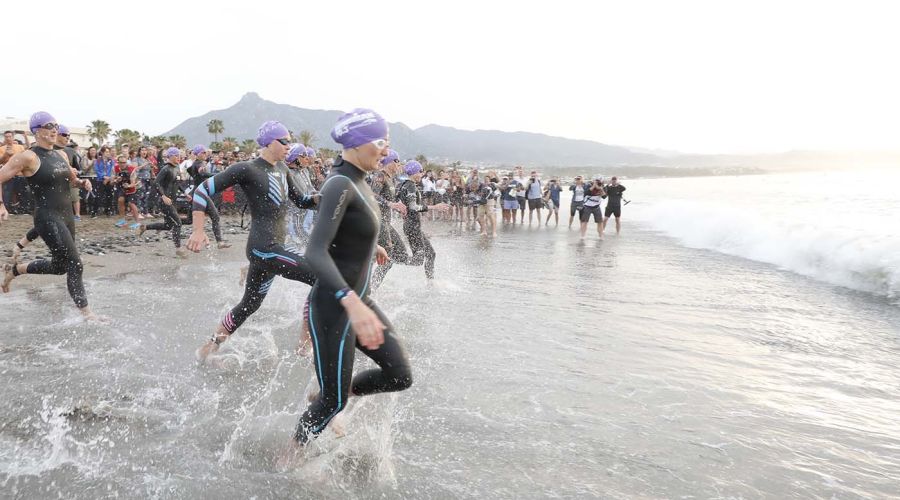 La alcaldesa destaca que el Ironman 70.3 “ha vuelto a convertir a la ciudad en epicentro del triatlón mundial”