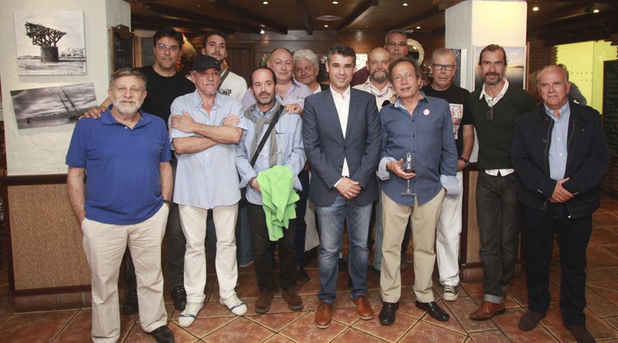 El alcalde asiste a una exposición colectiva sobre la Torre de El Cable