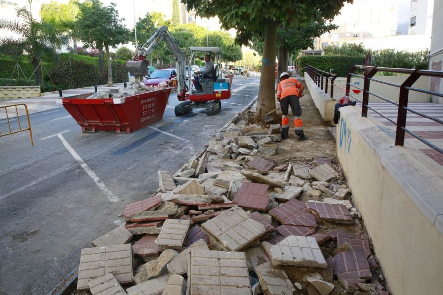 Imagen de la noticia El Ayuntamiento acondiciona el acerado y los paso…