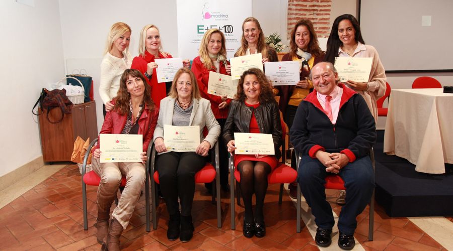 Reconocimientos y entrega de diplomas a tutores en el desarrollo del Proyecto Diamante