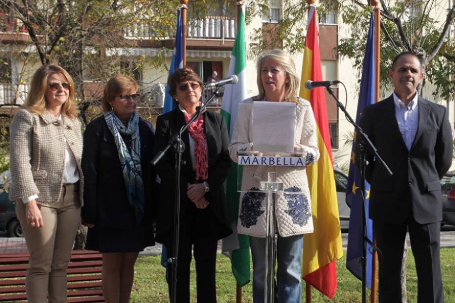 Imagen de la noticia Ángeles Muñoz asiste al descubrimiento de la plac…