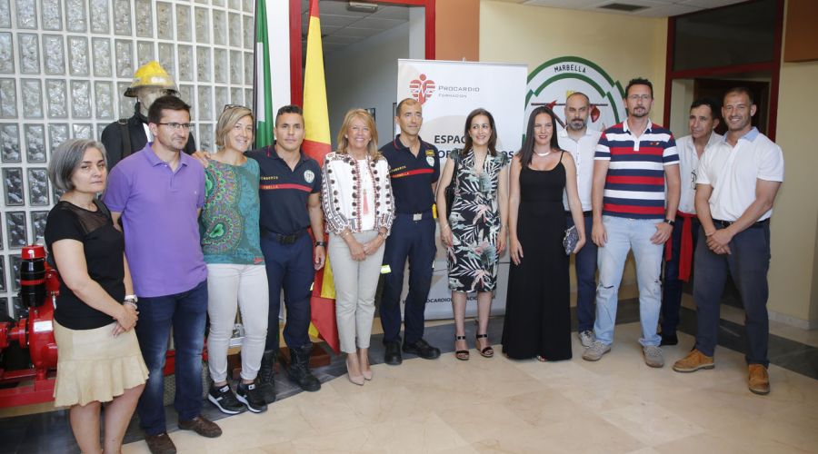 El Ayuntamiento presta su colaboración a la Asociación Profesional de Bomberos en su campaña para dotar de desfibriladores a los centros educativos