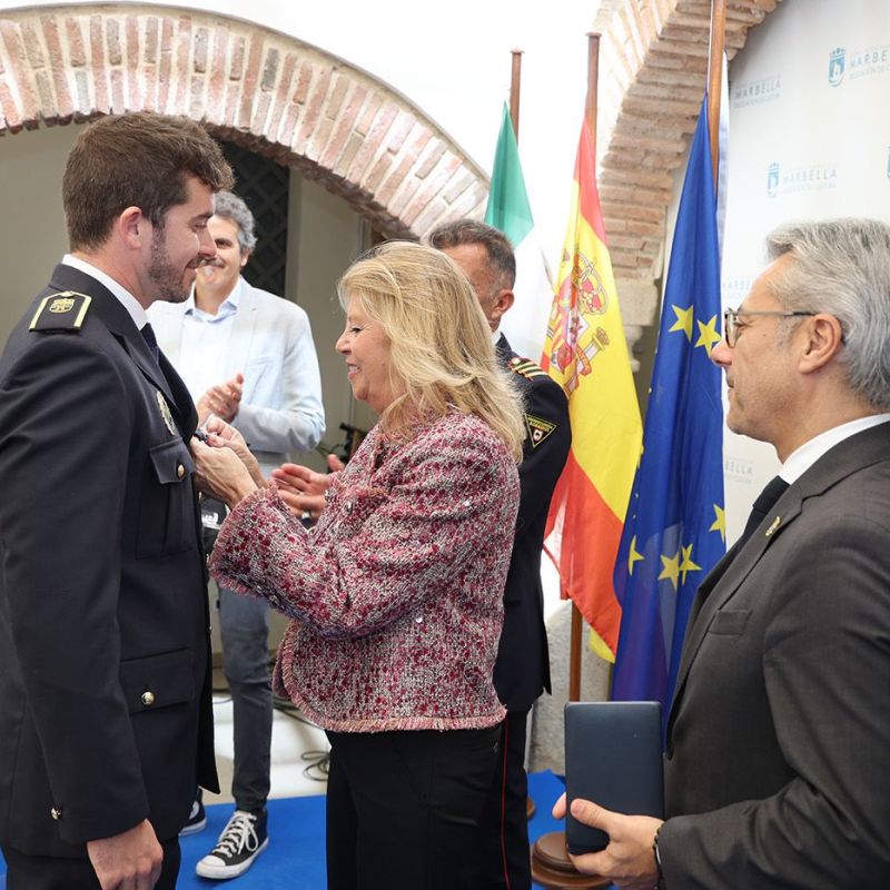La alcaldesa resalta “la valentía, entrega y vocación de servicio, velando siempre por la seguridad de Marbella” del Cuerpo de Bomberos de la ciudad, que finalizó 2025 con más de 2.200 intervenciones