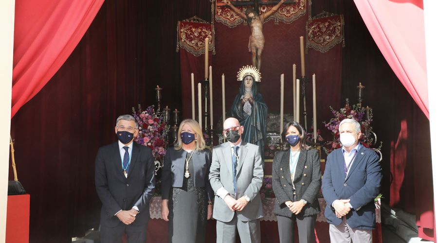 La alcaldesa agradece el esfuerzo de las hermandades por mantener la solemnidad del Viernes Santo con distintos actos que respetan la seguridad frente al Covid-19
