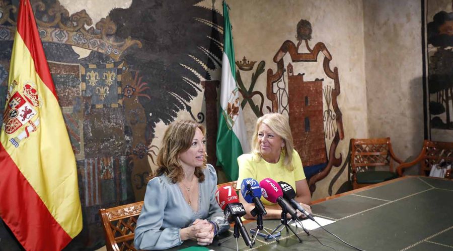 La alcaldesa aborda con la delegada del Gobierno andaluz en la primera visita institucional del mandato actuaciones en marcha y nuevos proyectos para la ciudad
