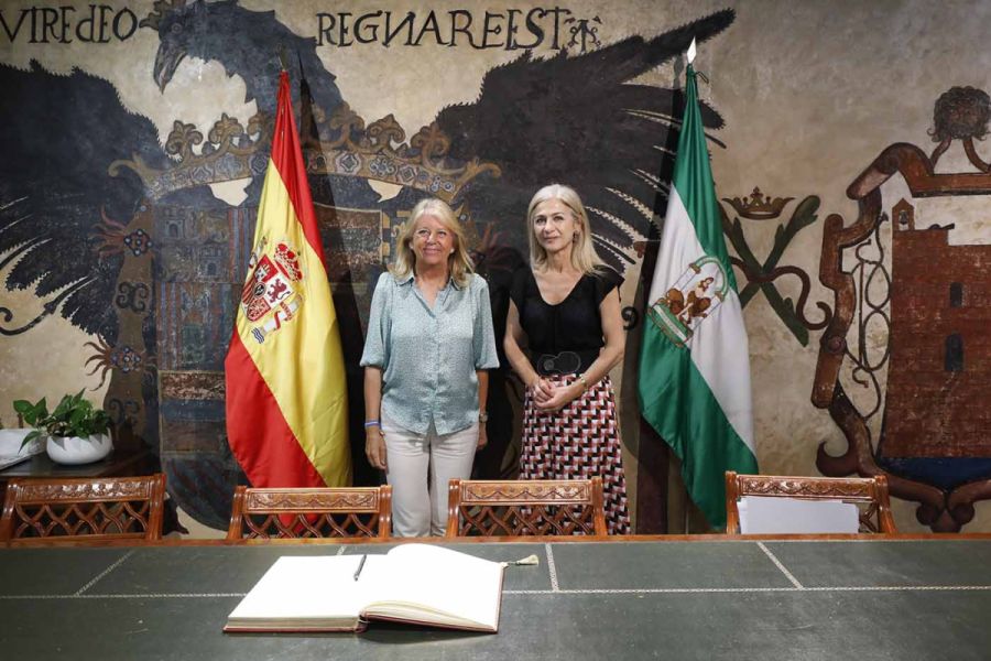 Imagen de la noticia La alcaldesa mantiene una reunión de trabajo en e…