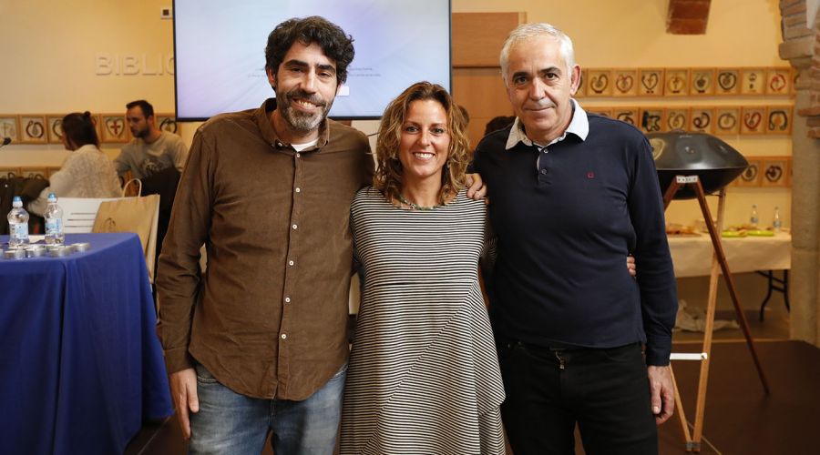 La cantante \'Lamari\' presenta en Marbella el videoclip de \'Corazón valiente\', dedicado a Pablo Ráez