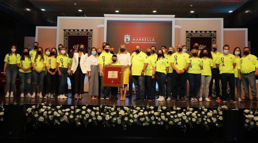 Marbella entrega las Medallas de la Ciudad a la Asociación DYA, la Policía Local y el Hospital Costa del Sol por su esfuerzo y generosidad durante la pandemia