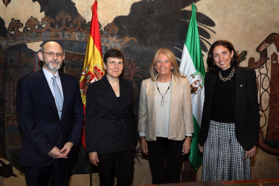 Imagen de la noticia La alcaldesa recibe a la embajadora de Luxemburgo…