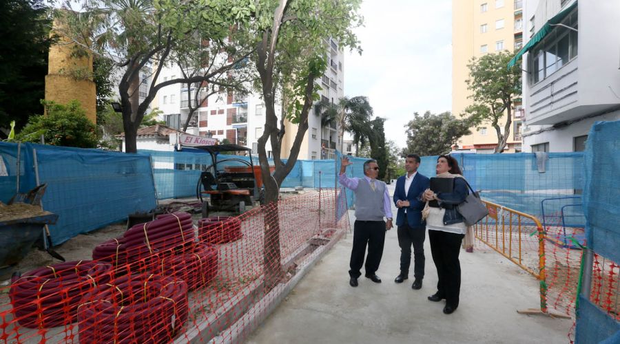 El Ayuntamiento ejecuta la remodelación integral de la calle Reino de Aragón con la modernización de las infraestructuras, doble sentido de la circulación y una nueva estancia de aprovechamiento peatonal
