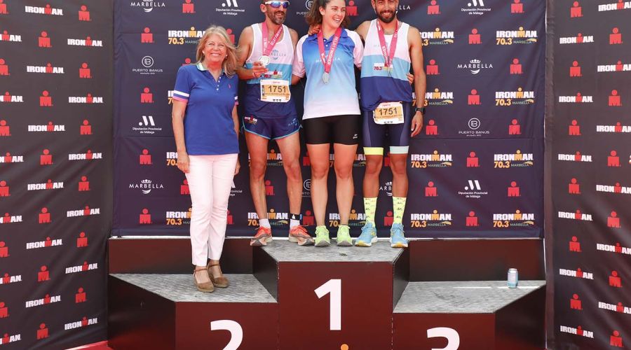 La alcaldesa destaca que el Ironman 70.3 “ha vuelto a convertir a la ciudad en epicentro del triatlón mundial”