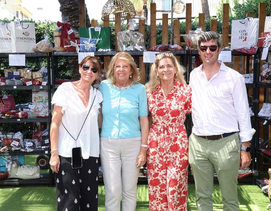 La alcaldesa respalda la comida solidaria a beneficio de Cáritas, que ha reunido a más de 300 asistentes