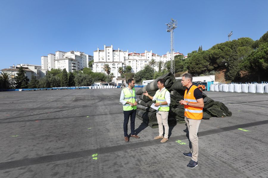 Imagen de la noticia El Ayuntamiento inicia la renovación del césped a…