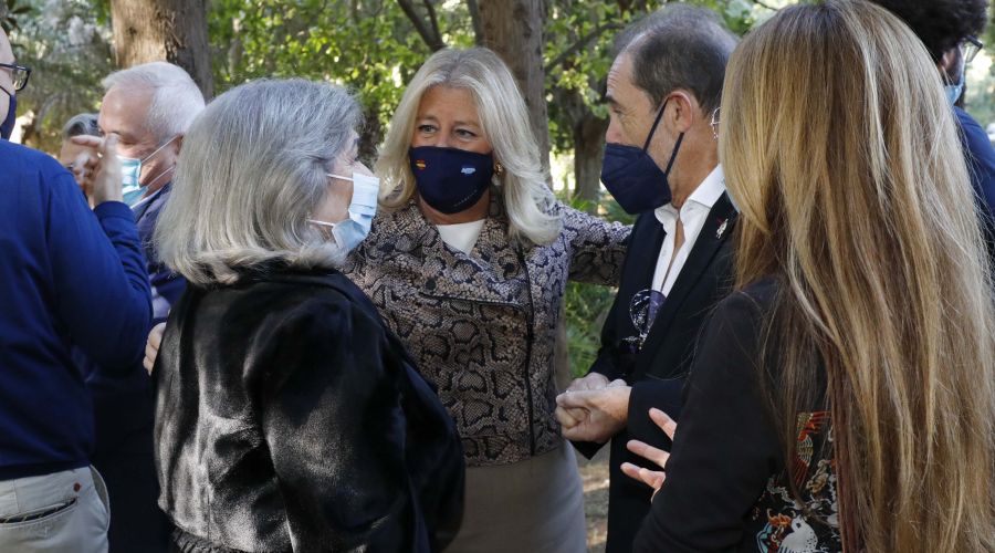 La alcaldesa destaca la trayectoria personal y humana de José Pernía, cuyo nombre queda ligado al auditorio del parque de la Constitución