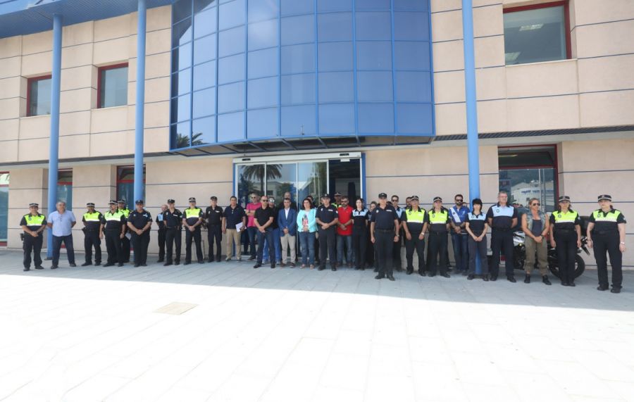 Imagen de la noticia Minuto de silencio en la Policía Local por el fal…