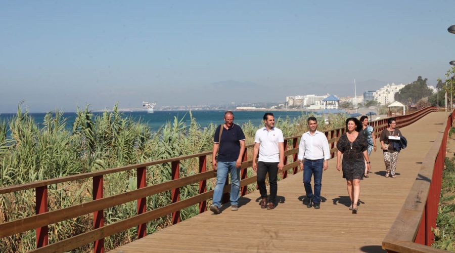 Marbella suma un nuevo kilómetro en su senda litoral entre Arroyo Pozuelo y Río Real Playa
