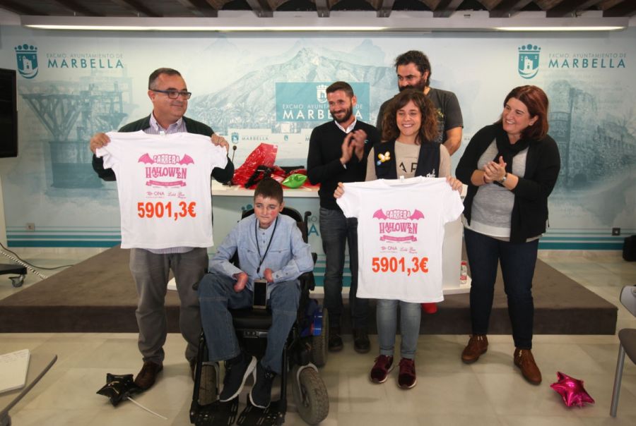 Imagen de la noticia El Ayuntamiento respalda la entrega del cheque co…